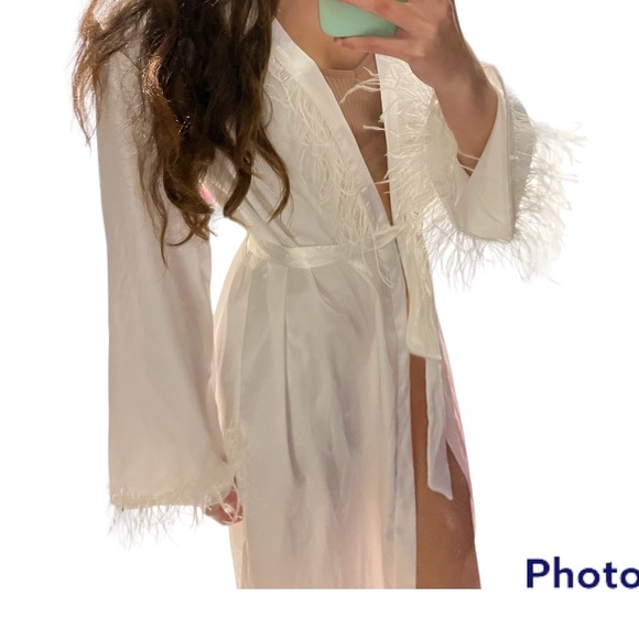 Satin and fluffy sleeves bath robe - Picture 2 of 2